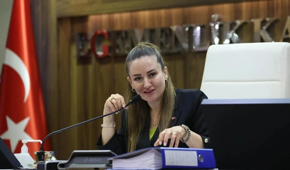 AK Parti'ye geçeceği iddia edilmişti! Büşra Özdemir sessizliğini bozdu