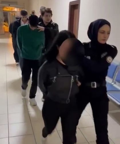 Silahla telefon gasp eden 5 şüpheli kıskıvrak yakalandı