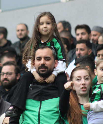 Sakaryaspor'dan hayati galibiyet