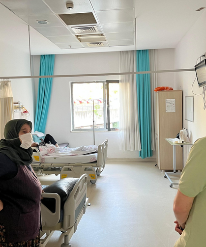 Pamukovalı hastaları ziyaret etti