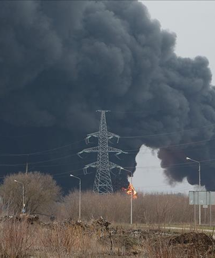 Ukrayna, Rusya'nın Petrol Rafinerisine İHA Saldırısı Düzenledi