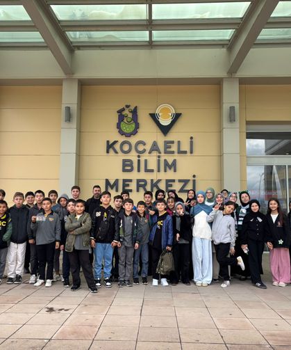 İmam Hatipli Gençler Kocaeli Kitap Fuarı’nda kültür ve bilimle buluştu