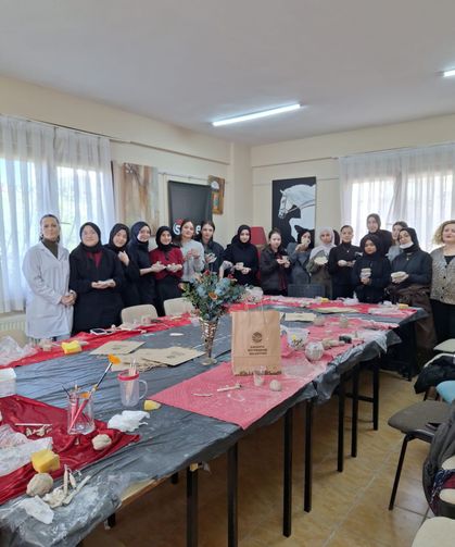 SAMEK’te Minik Eller Mutfağa, Gençler Seramiğe Dokundu