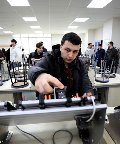 Teknoloji lisesi öğrencileri SUBÜ’yü ziyaret etti