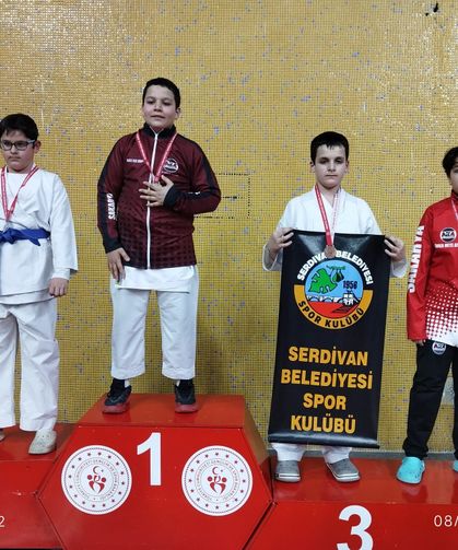 Serdivanlı Karatecilerden Büyük Başarı: 25 Madalya