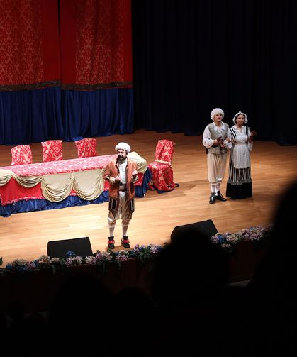 Kibarlık Budalası Sakarya’da sahnelendi