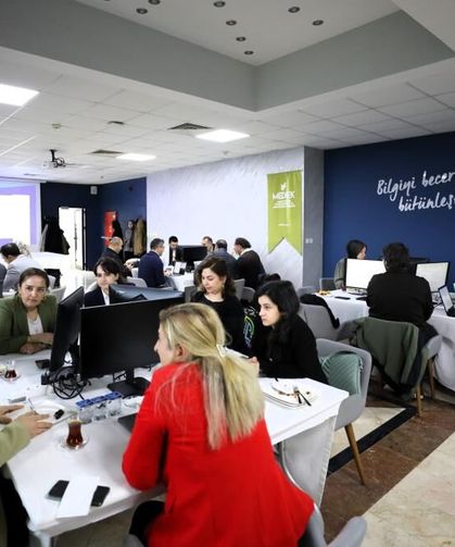 42 uzman ön lisansın geleceği için buluştu