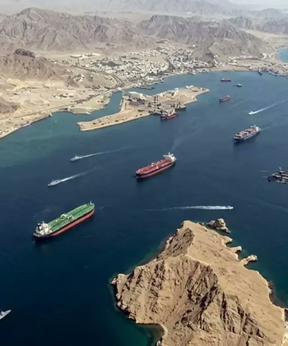 Hürmüz Boğazı'ndan ilk Türk gemisi geçti