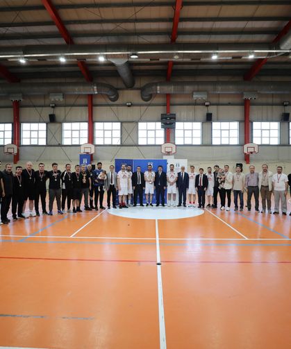 Voleybol turnuvasında ödüller sahiplerini buldu
