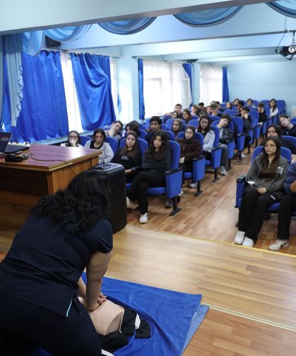 Büyükşehir’den öğrencilere uygulamalı ilk yardım eğitimi