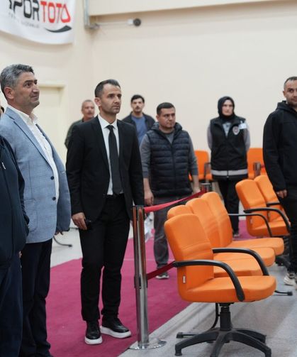 Metehan Başar Spor Salonu’ndaki çalışmalar incelendi