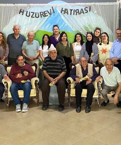Öğrenciler huzurevi sakinleriyle buluştu