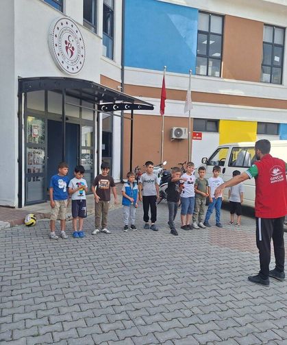 Geyve Gençlik Merkezi'nde GSB Yaz Kulübü Coşkusu! Öğrenciler Güne Sporla Başladı