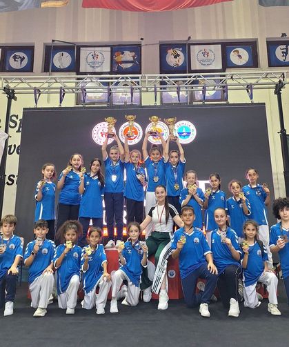 Aras Derin’den Gemlik’te büyük başarı! 15 madalya ve 4 kupa