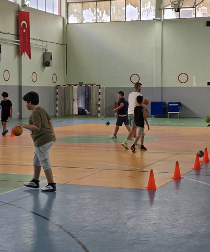 Karasu’da gençler spor dolu günler geçiriyor