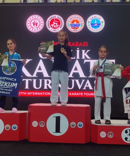 Akyazı Karate Takımı Uluslararası Turnuvadan 6 Madalyayla Döndü
