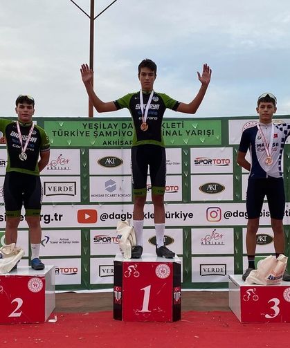 Büyükşehir’in pedalları madalyaları topladı