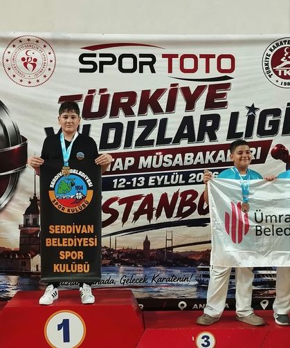 Serdivan’ın karatecileri Türkiye Ligi’ne damga vurdu: 20 madalyayla döndüler