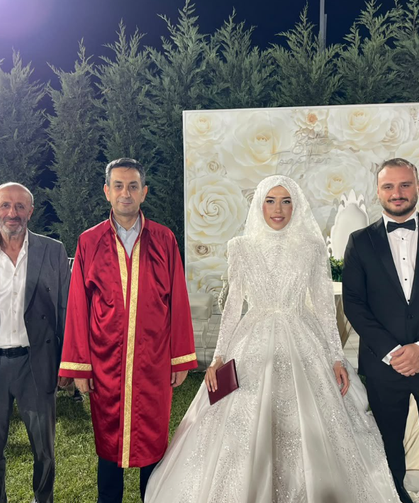 Akın’dan yeni evlenen çiftlere mutluluk dileği