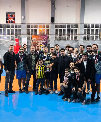 SUBÜ'den büyük başarı! Kamu Spor Oyunları'nda şampiyon oldu