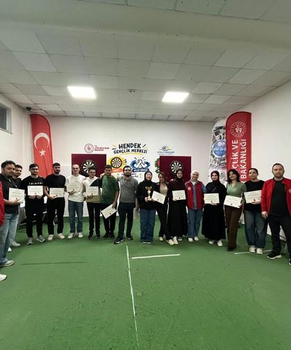 Hendek'te dart heyecanı! Üniversiteli gençler şampiyonluk için yarıştı