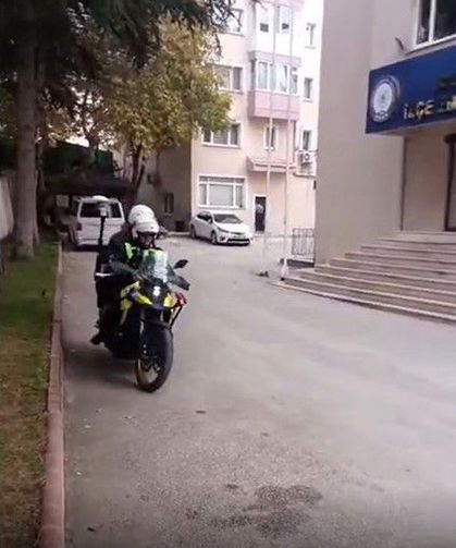 Sınava geç kalan adayların yardımına polis yetişti