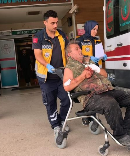 Odun keserken elini motorlu testereye kaptırdı