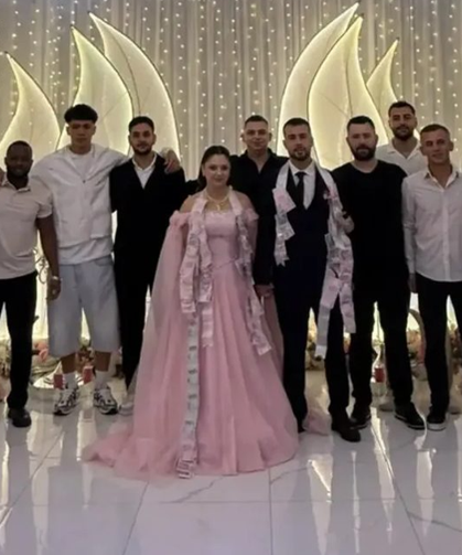 Beşköprüspor'da mutlu gün! Takım arkadaşları yalnız bırakmadı