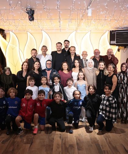 Futbol camiası sünnet cemiyetinde buluştu: Burak Aren’in mutlu günü