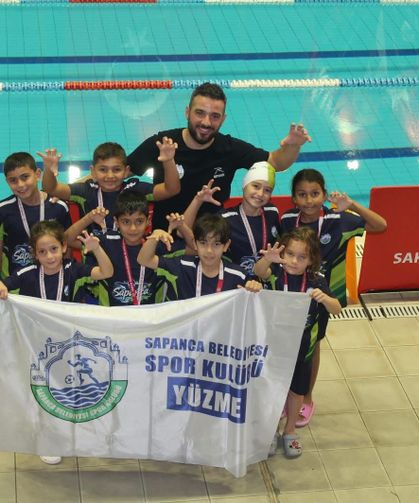 Sapancalı yüzücülerden 34 kişisel rekor ve 2 şampiyonluk
