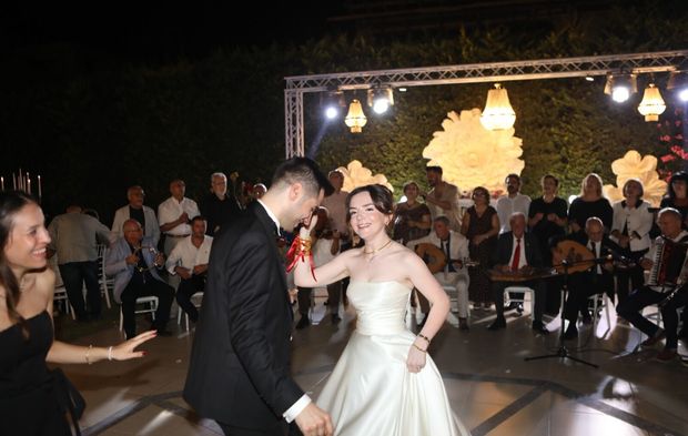 Ayşegül ile Oğuzhan Dünyaevine Girdi