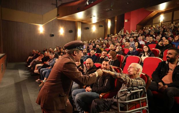 AKM’de nostalji rüzgârı esti! Kahkahalar havada uçuştu