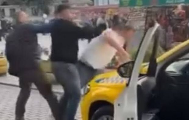 Taksicilerin yolcu alma tartışması kavgaya dönüştü