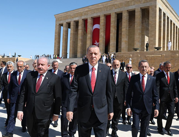 Cumhurbaşkanı Erdoğan ve Yeni Kabine Anıtkabir'i Ziyaret Etti