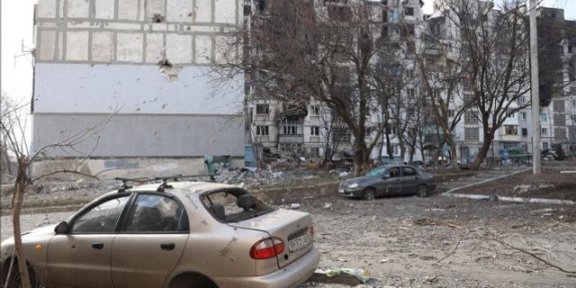 Mariupol'de sivillerin tahliyesi için insani koridor açıldı