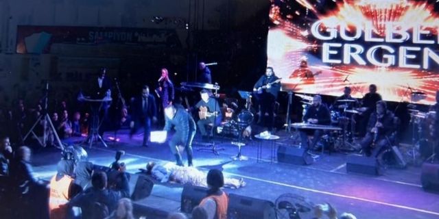 Düzce konserinde bayıldı!