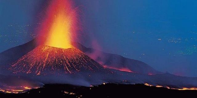 Etna Yanardağı faaliyete geçti!