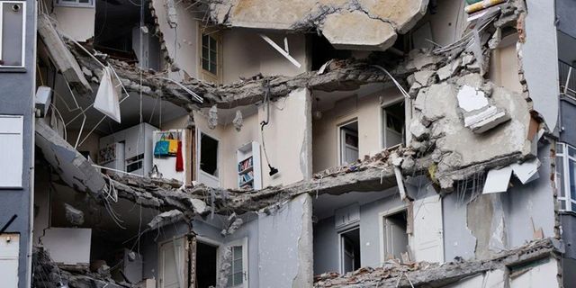 Depremindeki can kaybı sayısını güncelledi