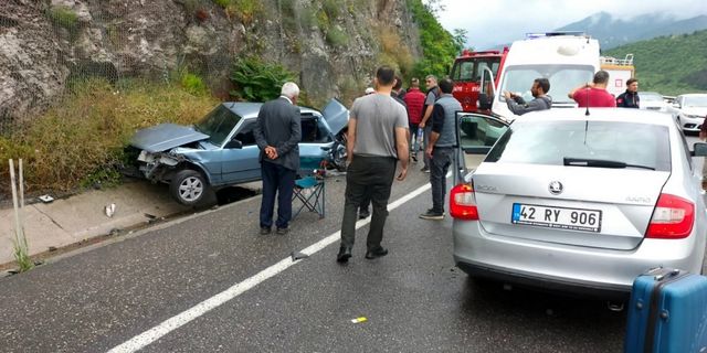 Sakarya'da otomobillerin çarpıştığı kazada 1 kişi yaralandı