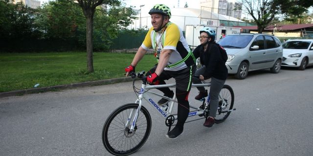 Tandem bisikletle "engelsiz yaşam"a pedal çeviriyorlar
