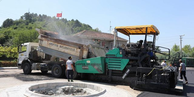 Arifiye Belediyesi asfalt çalışmalarını sürdürüyor