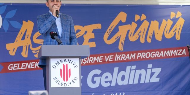 AK Parti İstanbul Milletvekili Kurum, Ümraniye'de aşure dağıttı
