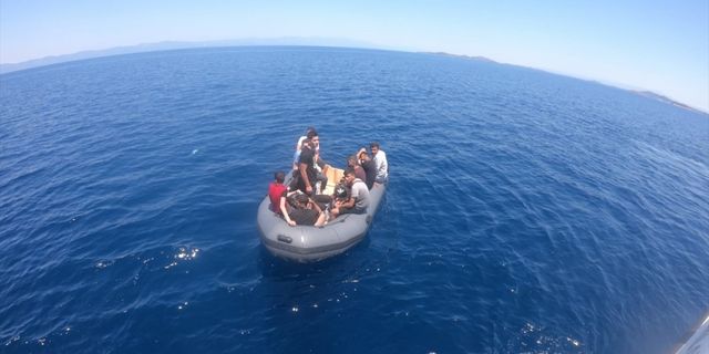 Ayvalık açıklarında 10 düzensiz göçmen kurtarıldı