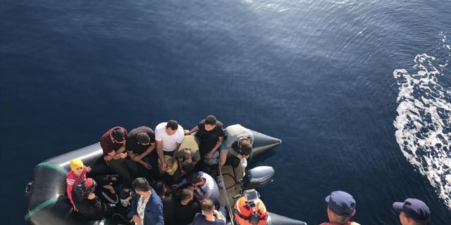 Ayvalık açıklarında 16 düzensiz göçmen yakalandı, 13 yabancı uyruklu kurtarıldı