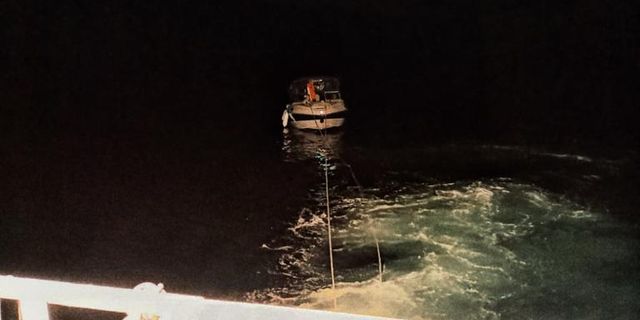Gürpınar önlerinde arızalanan tekne kurtarıldı