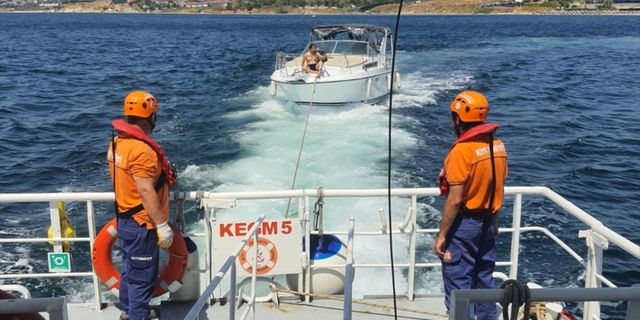 Gürpınar açıklarında sürüklenen tekne kurtarıldı