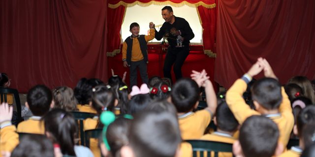 ‘Karagöz Göklerde’ oyununun sıradaki durağı Karapürçek oldu
