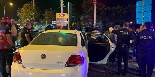 Sakarya'da otomobille çarpışan pikabın sürücüsü yaralandı
