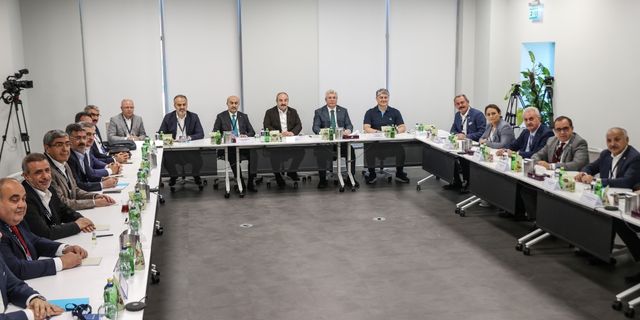 TBMM Sanayi Komisyonu, Togg Teknoloji Kampüsü'nde teknik inceleme gezisi ve test sürüşüne katıldı