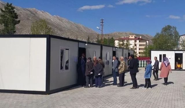 Deprem bölgesi de sandık başında